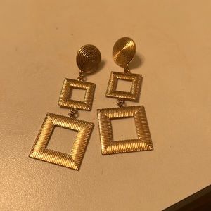 Fashion statement earrings in gold